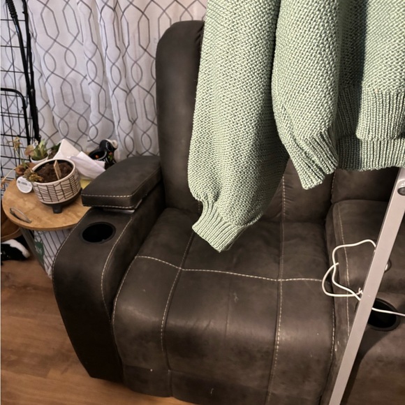 POL Sage Fringe Sweater - Picture 5 of 7